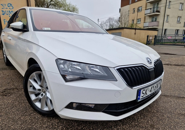 Skoda Superb cena 87500 przebieg: 80000, rok produkcji 2018 z Sosnowiec małe 301